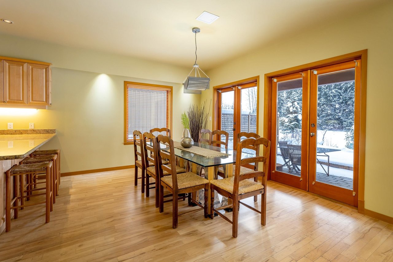 8107 Muirfield Cres