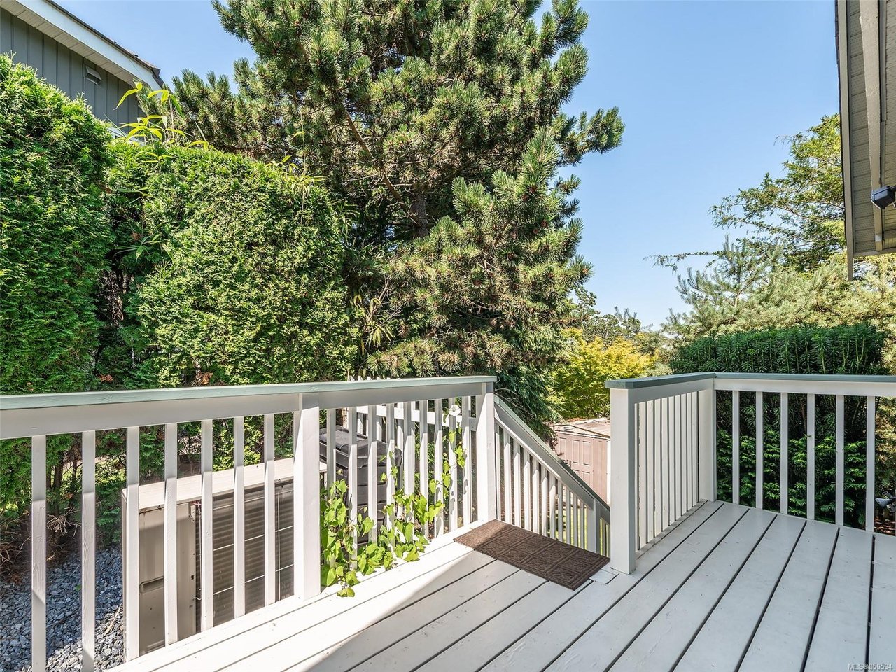 1238 Garry Oak Pl