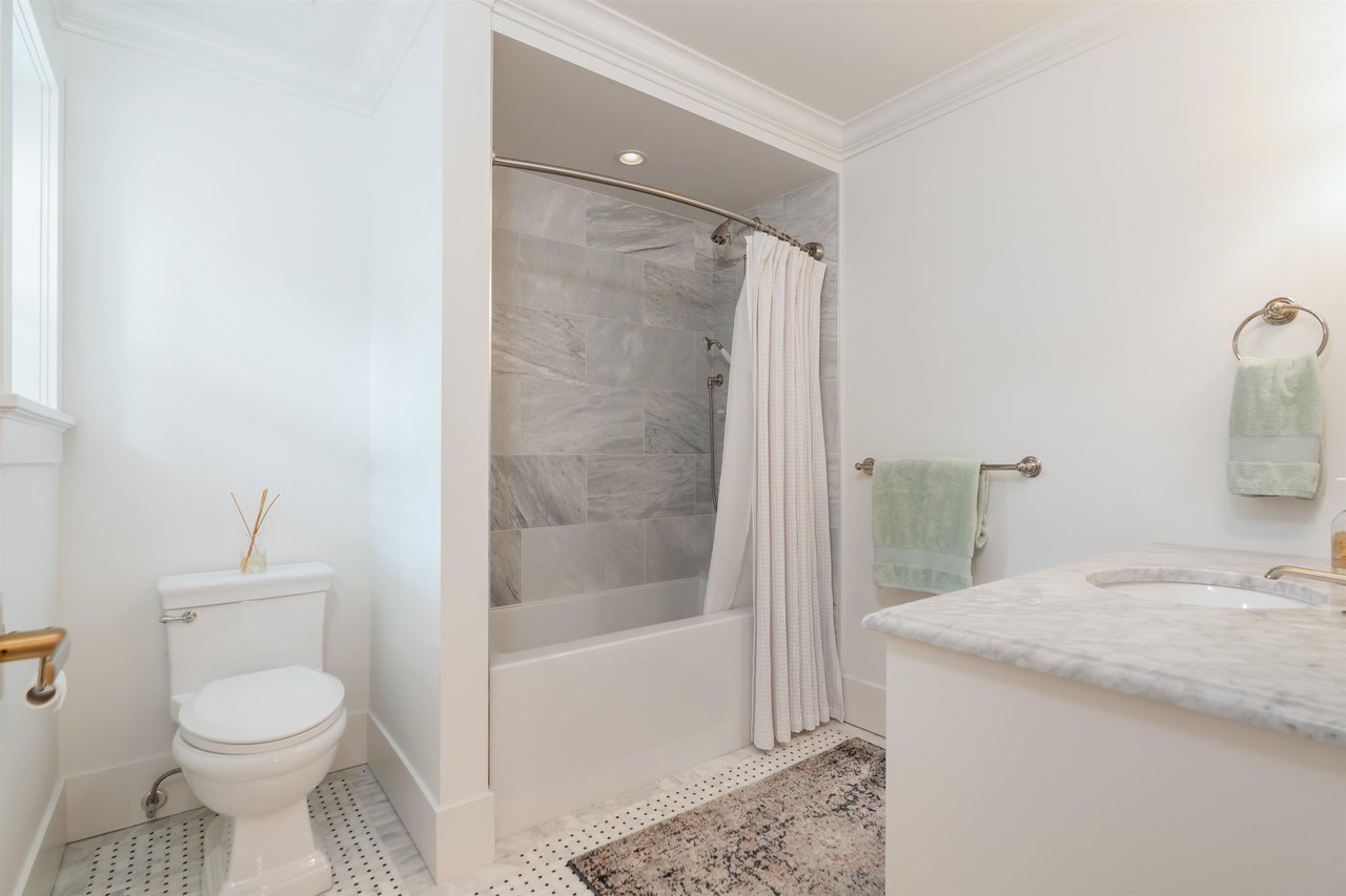 3176 Burrard St