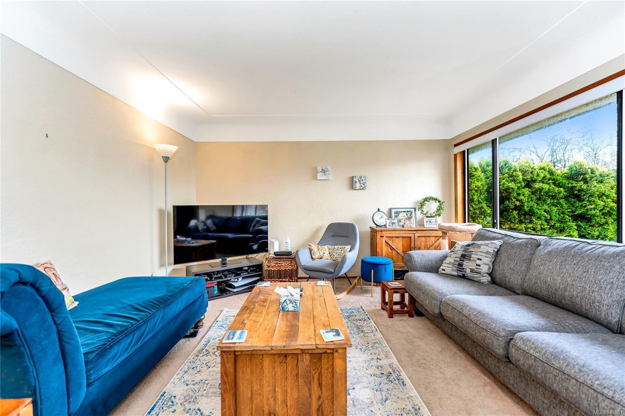 2884 Inez Dr