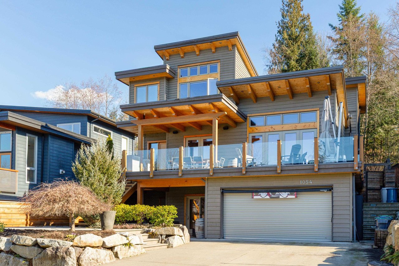 1054 Jay Cres