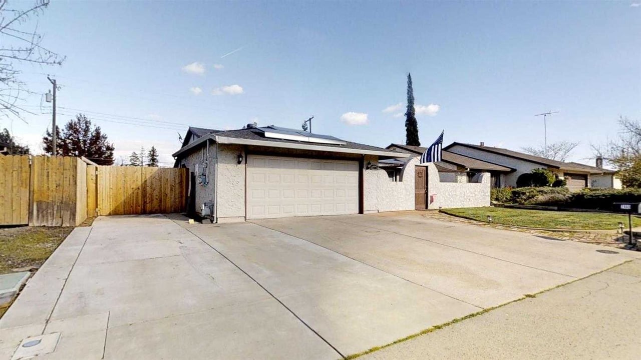 7460 Blackthorne Way