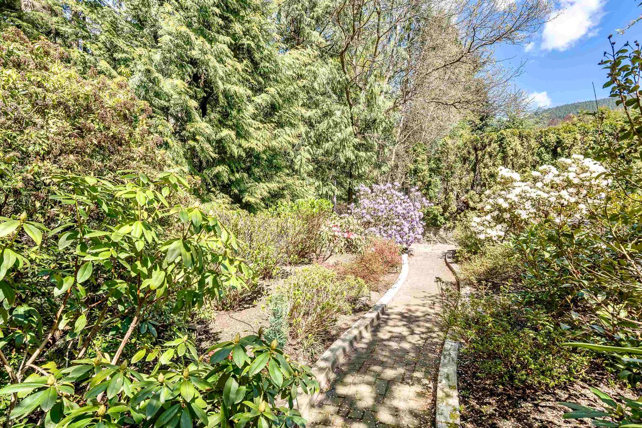 580 Granada Cres