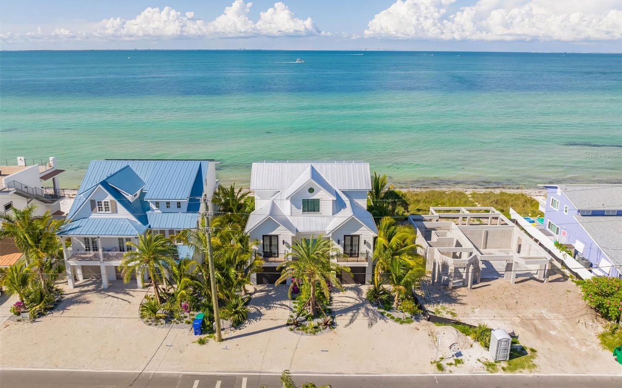 Seaside Splendor: Luxury Beachfront Residences on Anna Maria Island