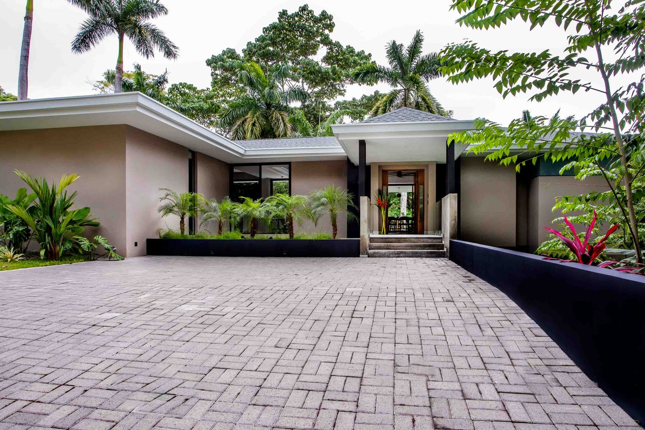 Contemporary Tropical Luxury Home