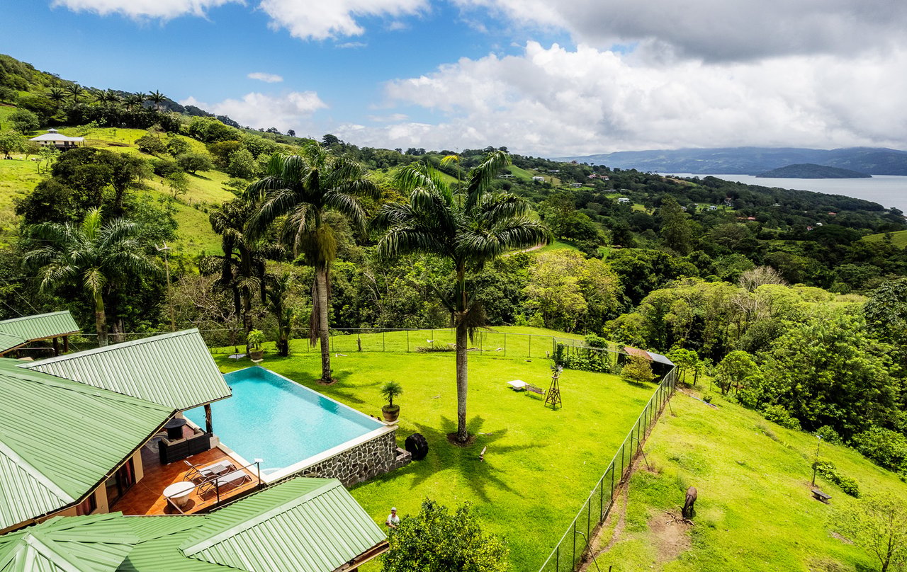 Luxury Lakefront Villa, Lake Arenal, Alajuela