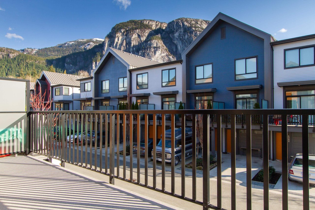 1351 Peakside Pl