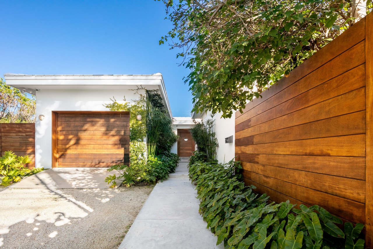 441 E Dilido Drive