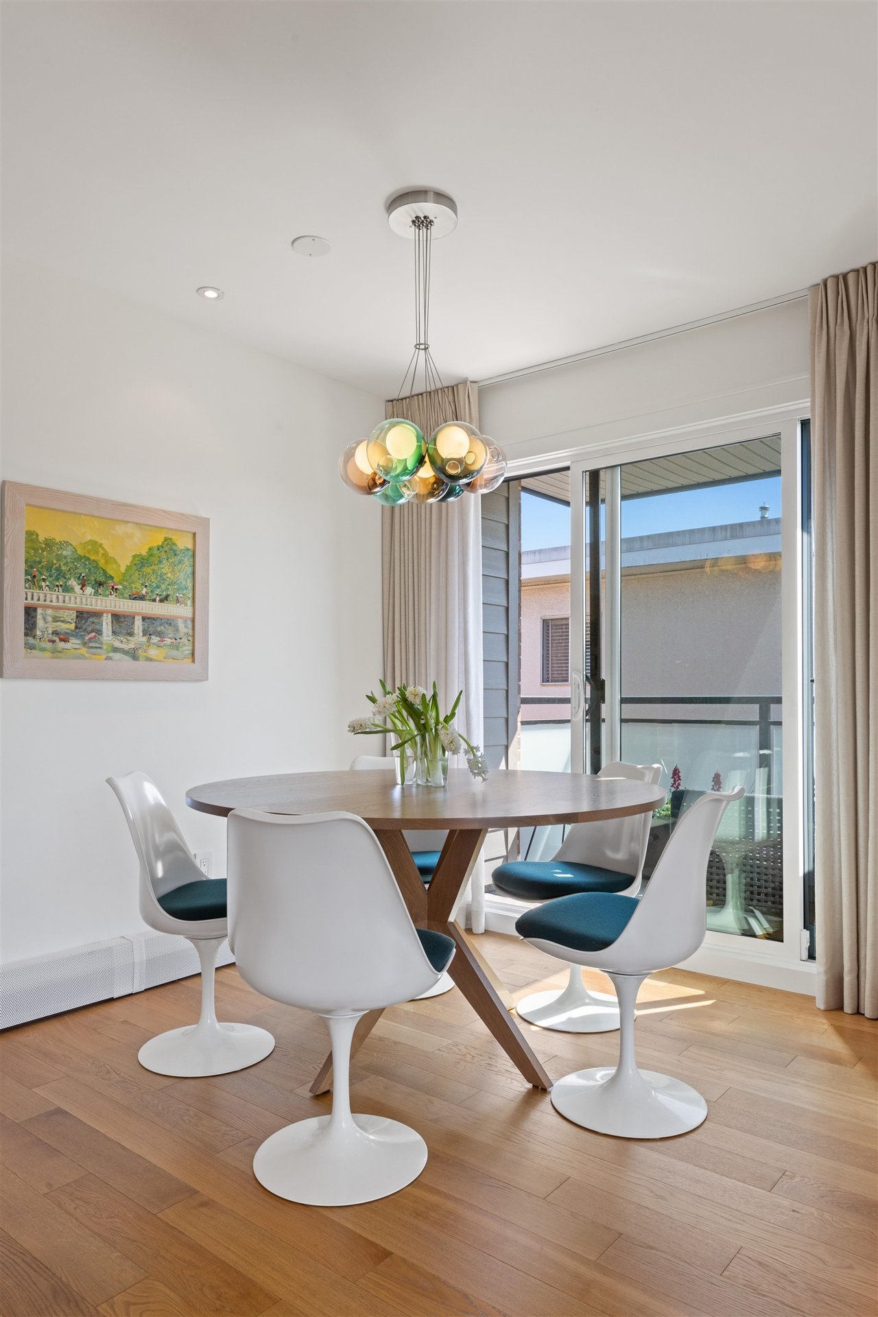 301-2255 York Ave