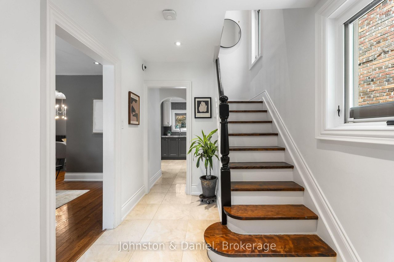 77 Lawrence Crescent