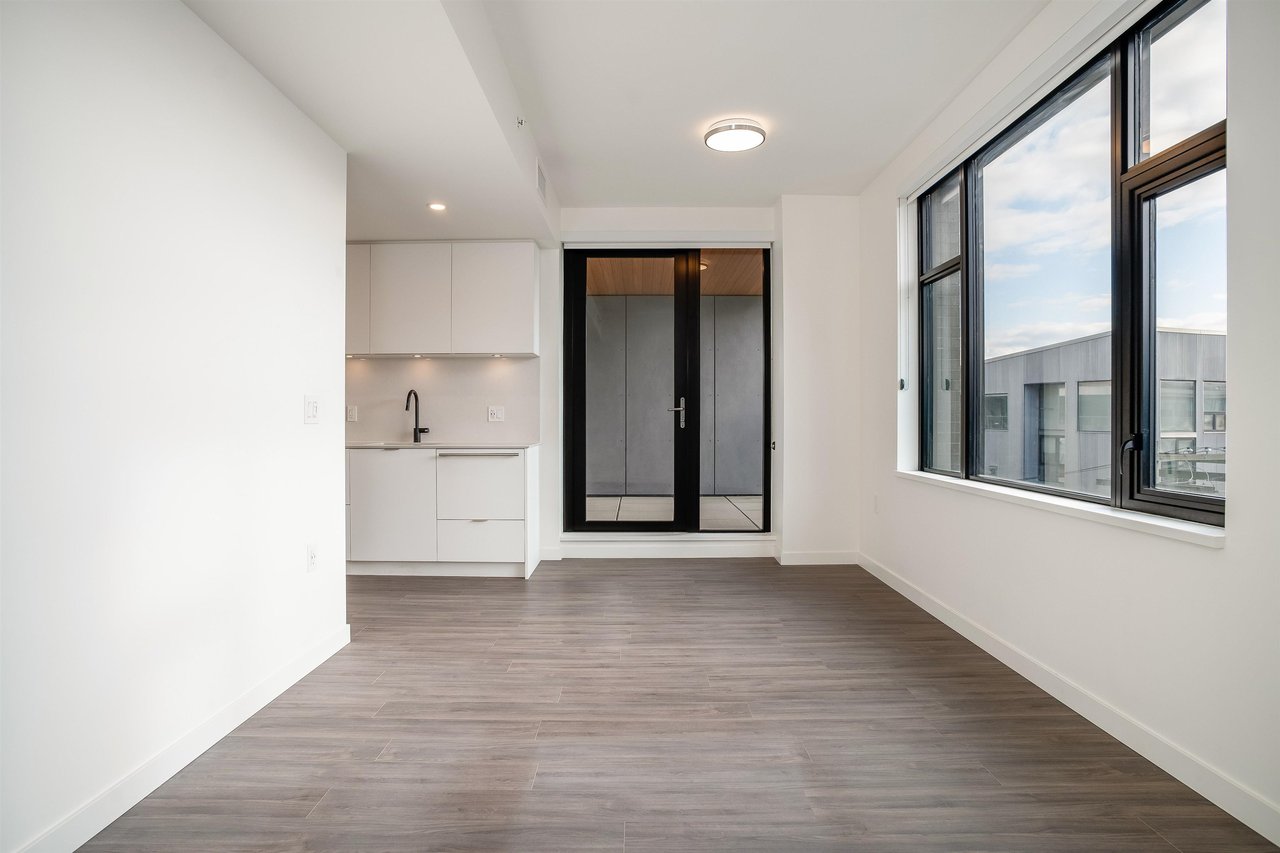 704-210 E 5th Ave