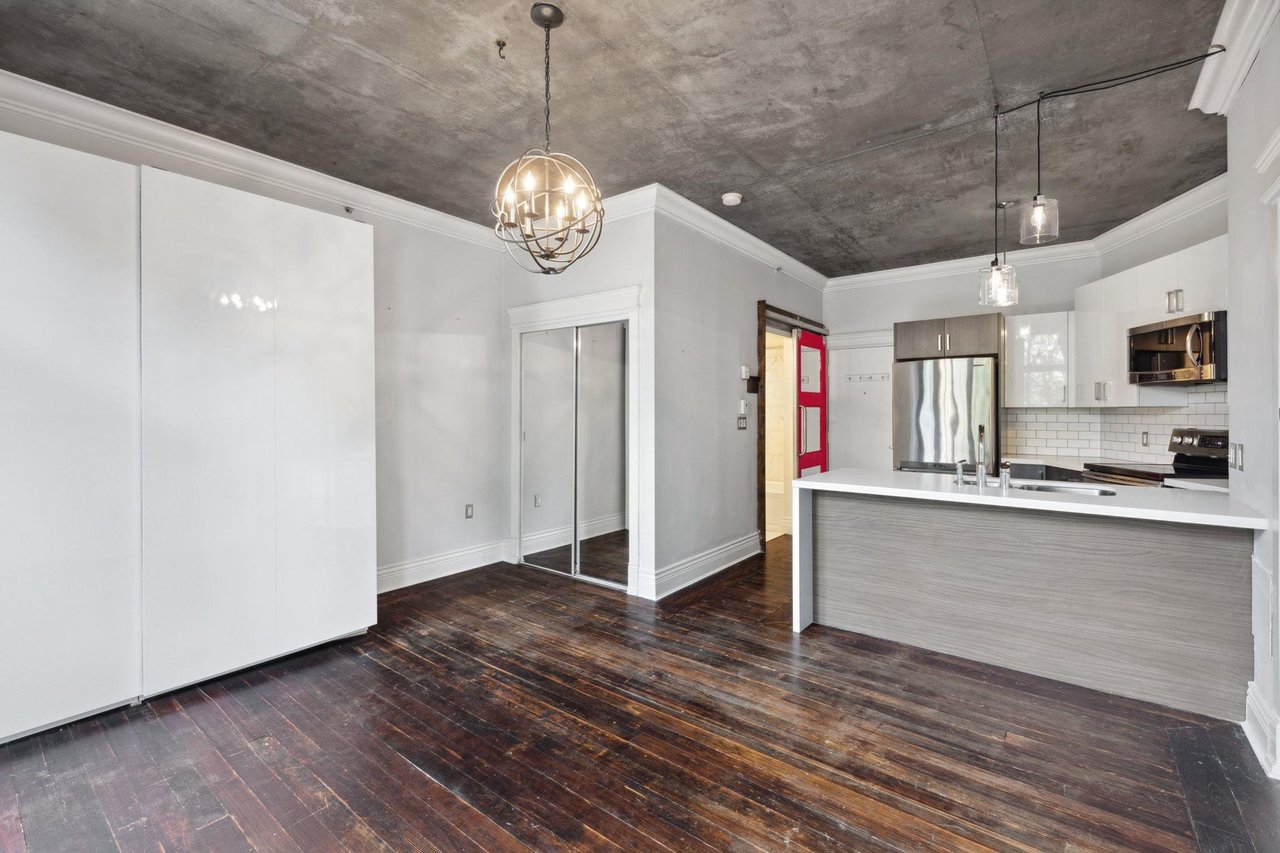 208-22 E Cordova St
