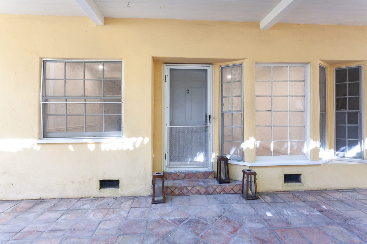 1 Bed + 1 Bath in Beverly Hills