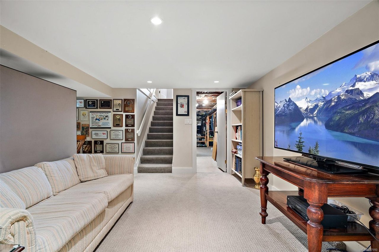 2531 Orchard Ave