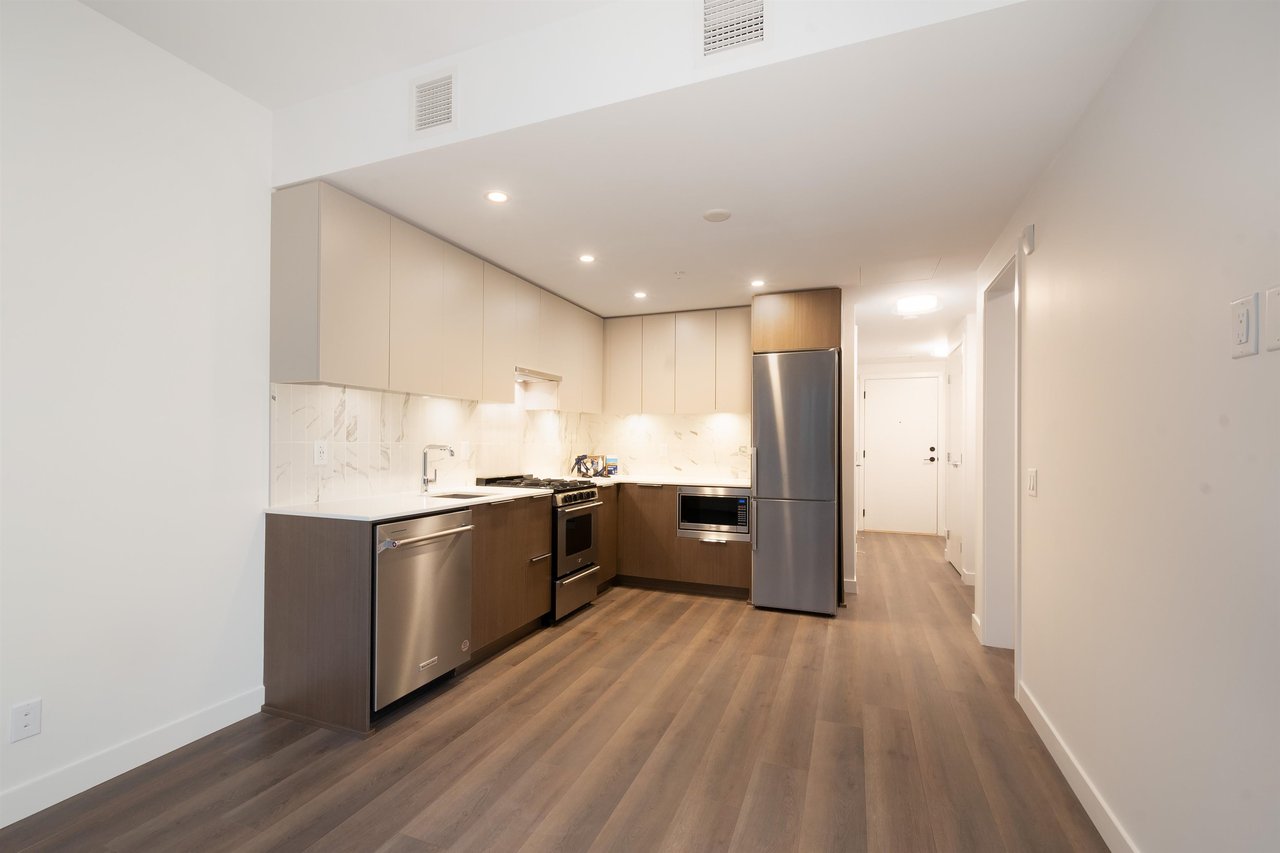 216-645 Como Lake Avenue, Coquitlam