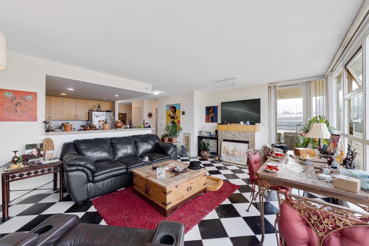 1101-125 Milross Ave