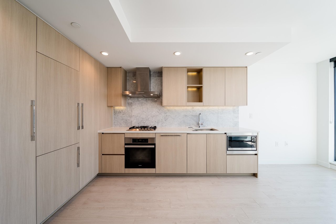1305-1768 Cook St