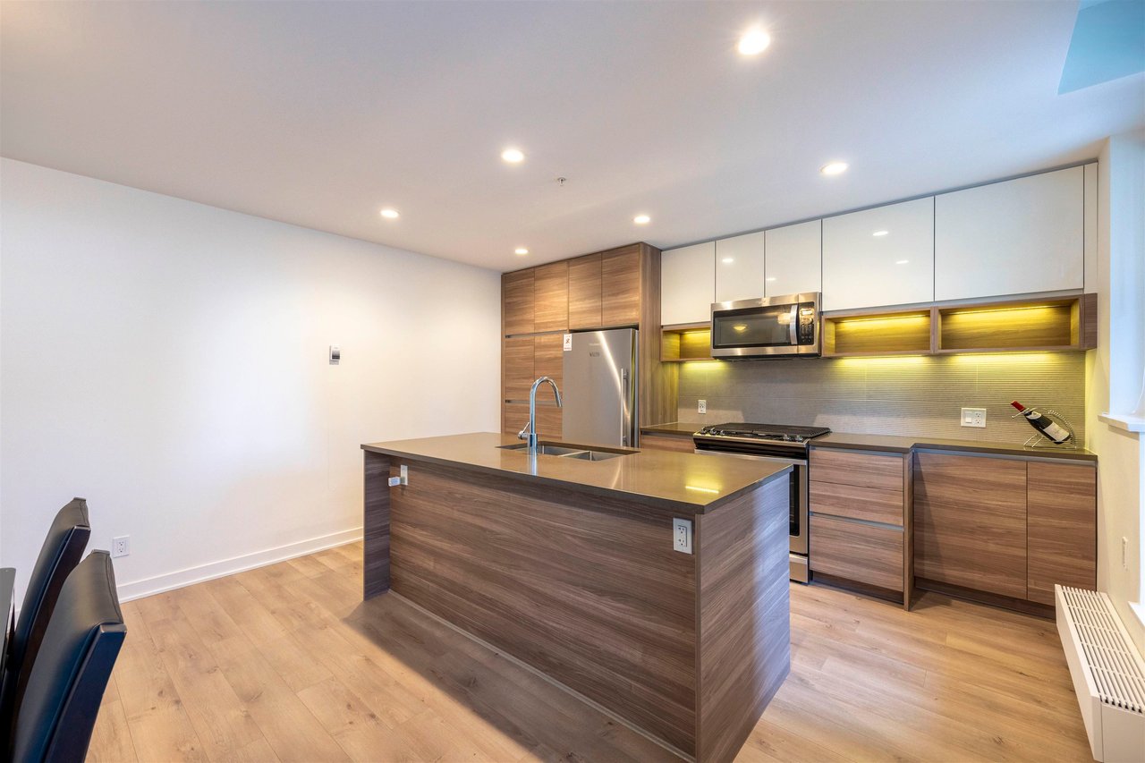 112-8850 University Cres