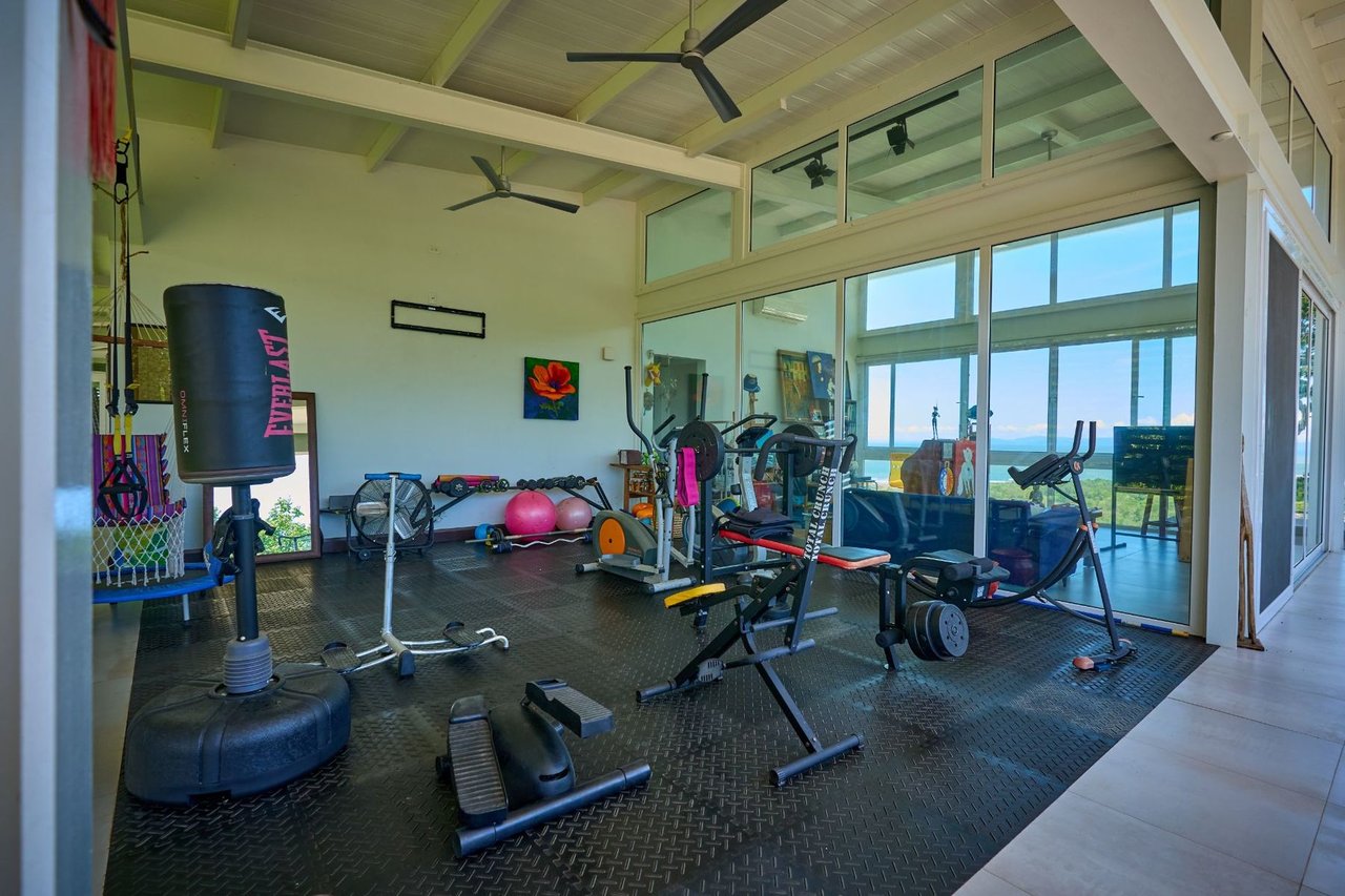 Hilltop Luxury Heliport Estate, Jaco, Puntarenas