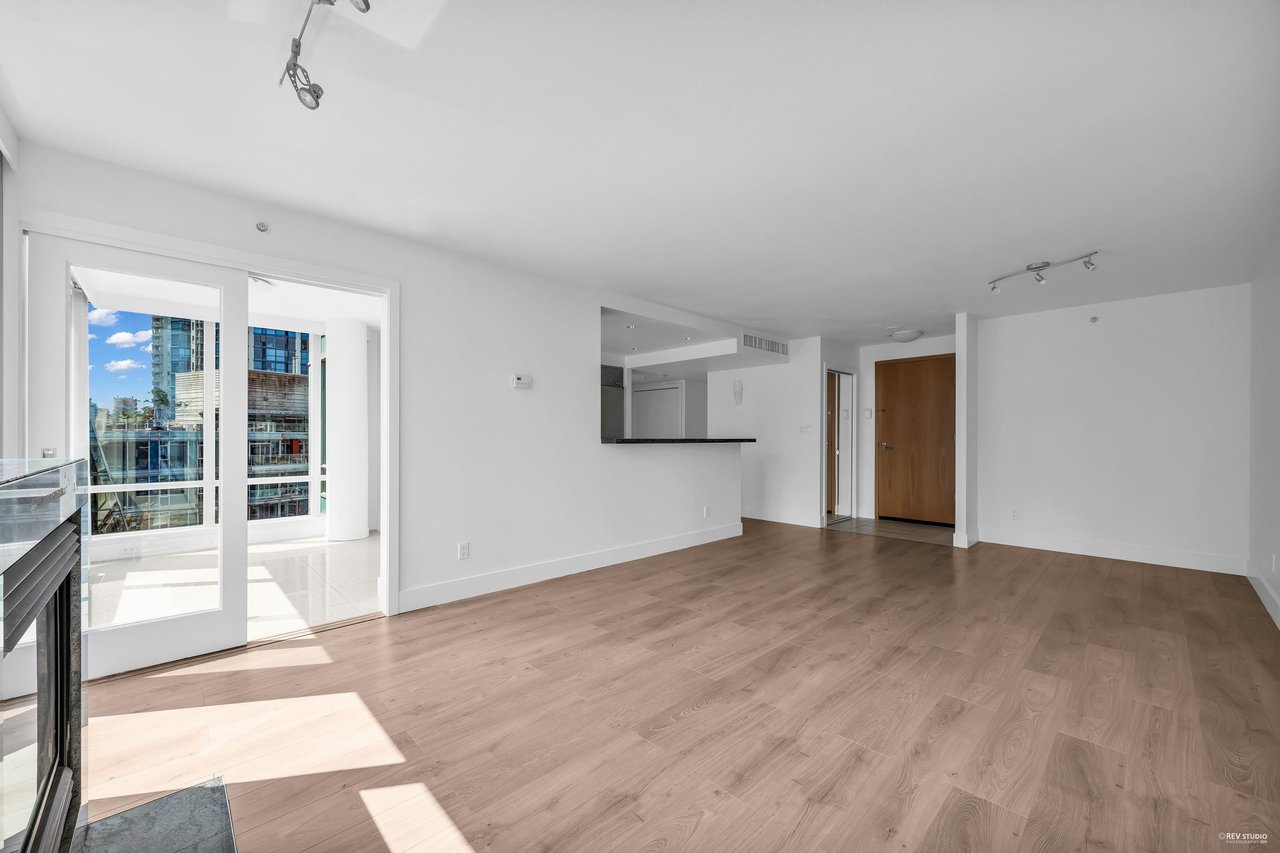 1303-499 Broughton St