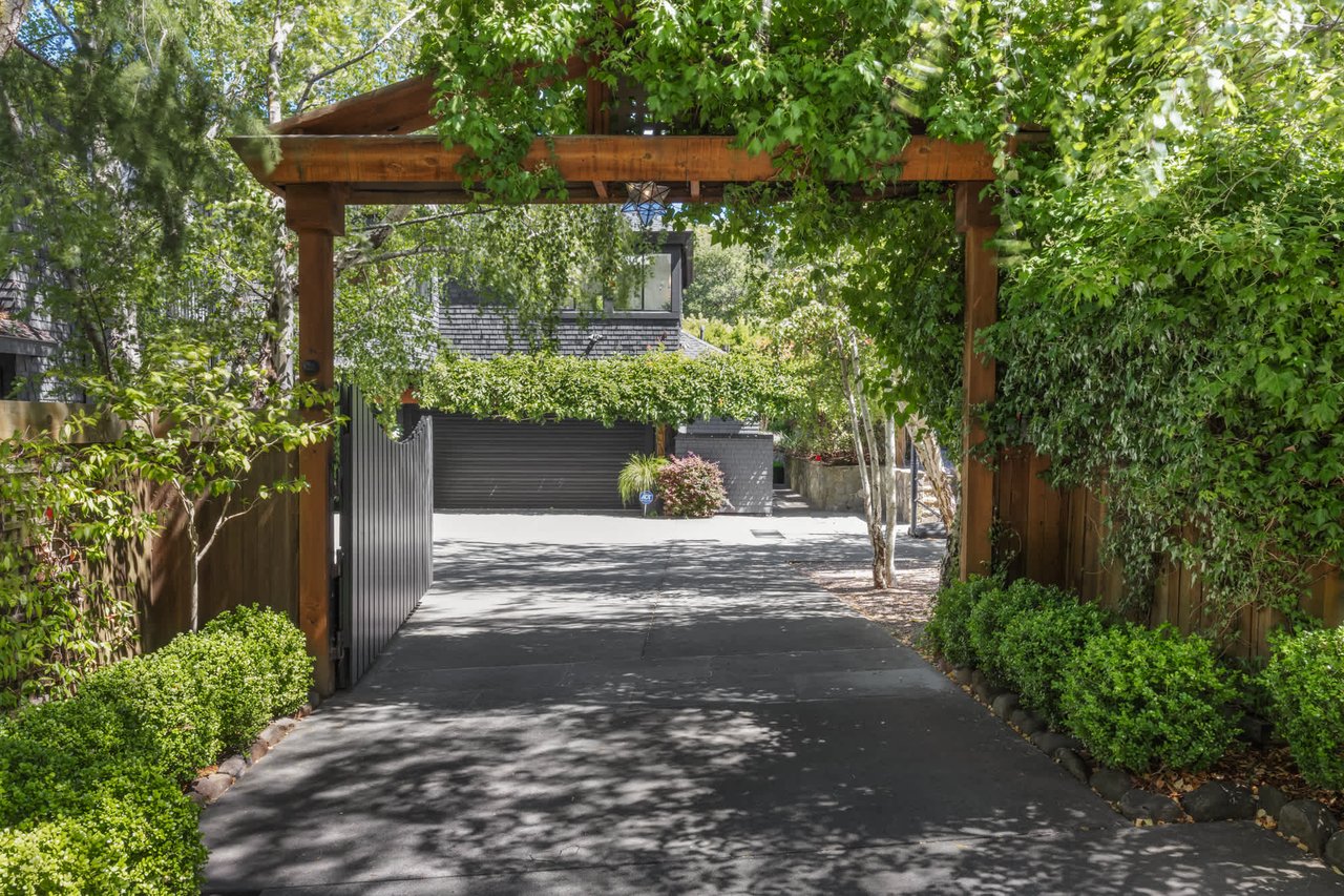 Sweeping Bay Views in Seafirth Estates