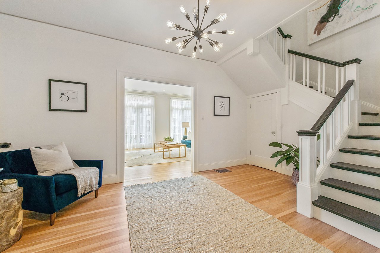 3041 Baker St