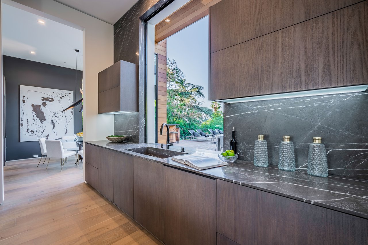 3958 Sunswept Dr