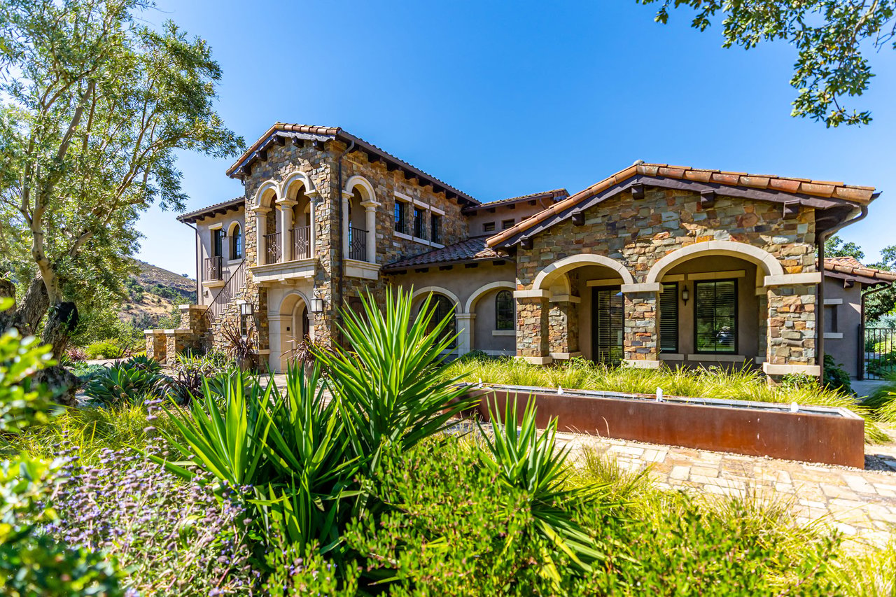 Modern Tuscan Farmhouse