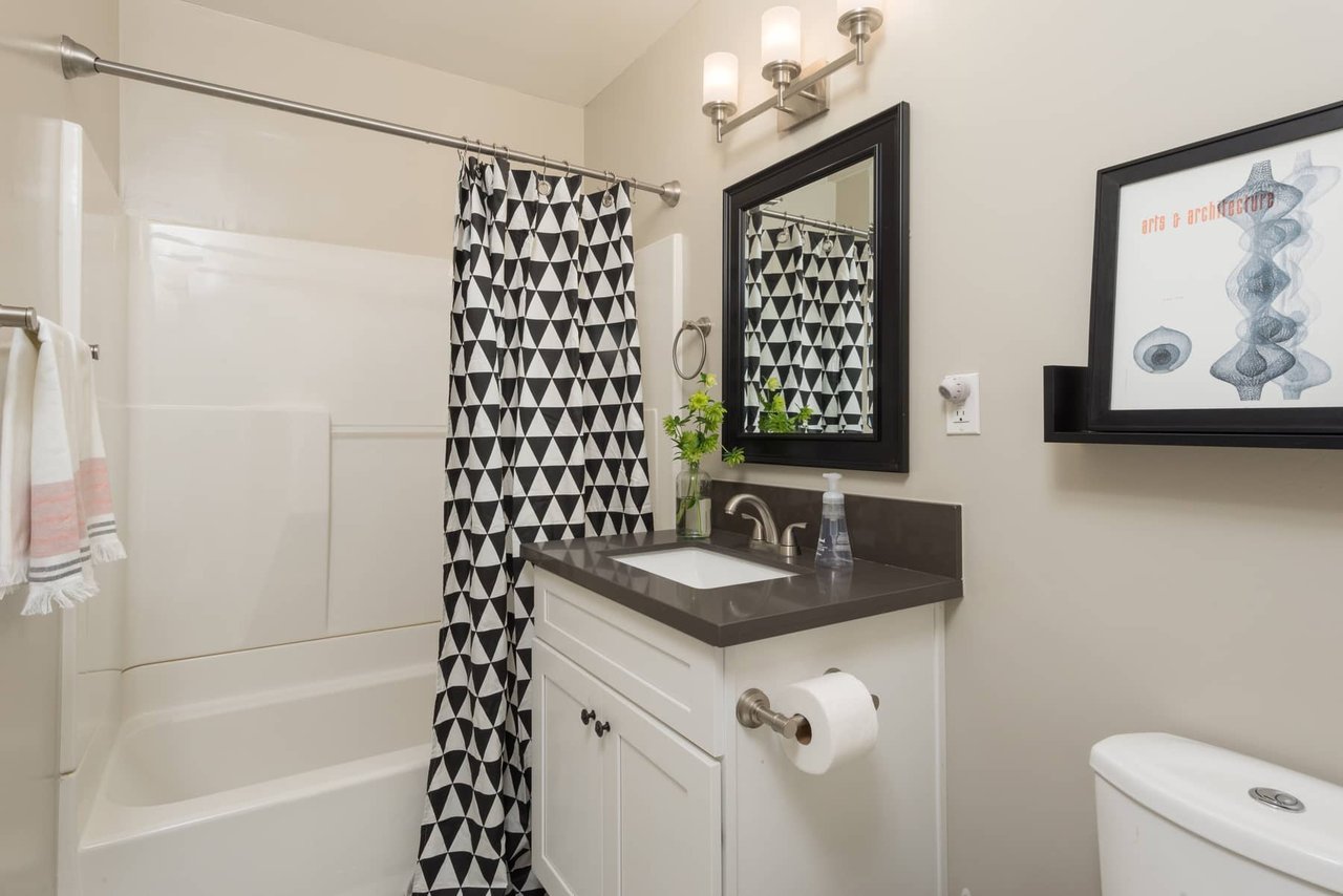 Fantastic 4 Bedroom in super hot Hawthorne