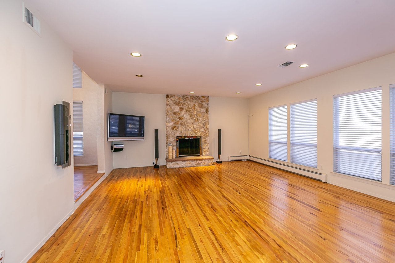 50 Juniper Lane, Muttontown