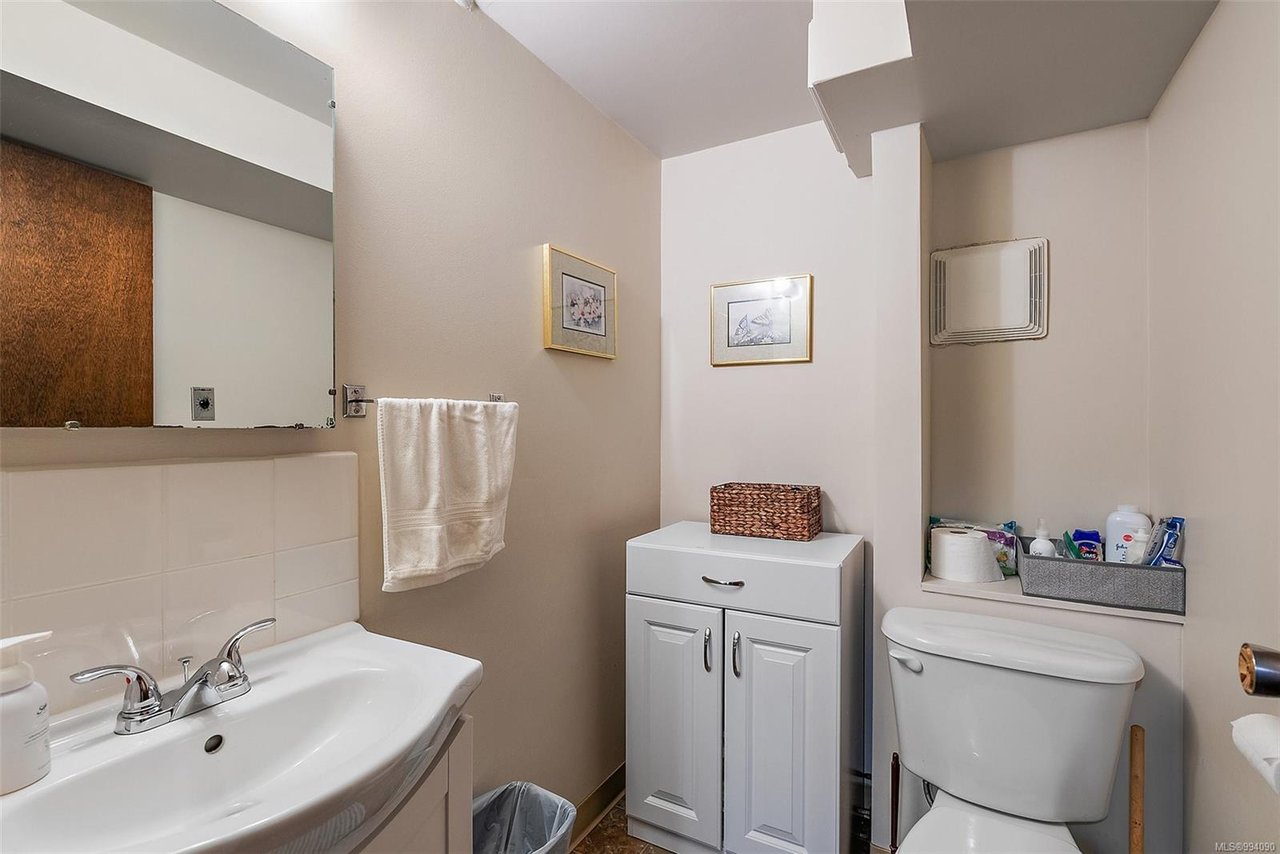 728 Porter Rd, Esquimalt