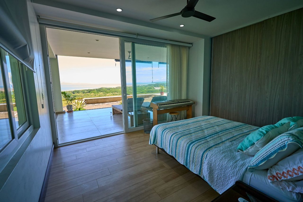Hilltop Luxury Heliport Estate, Jaco, Puntarenas