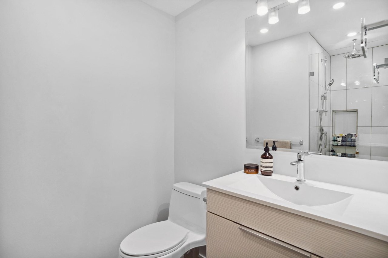 202-1750 W 10th Ave