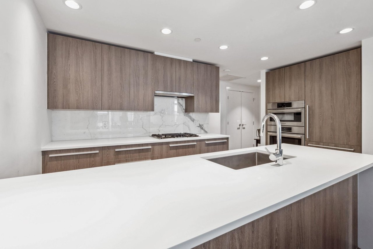 304-2780 Valley Centre Ave