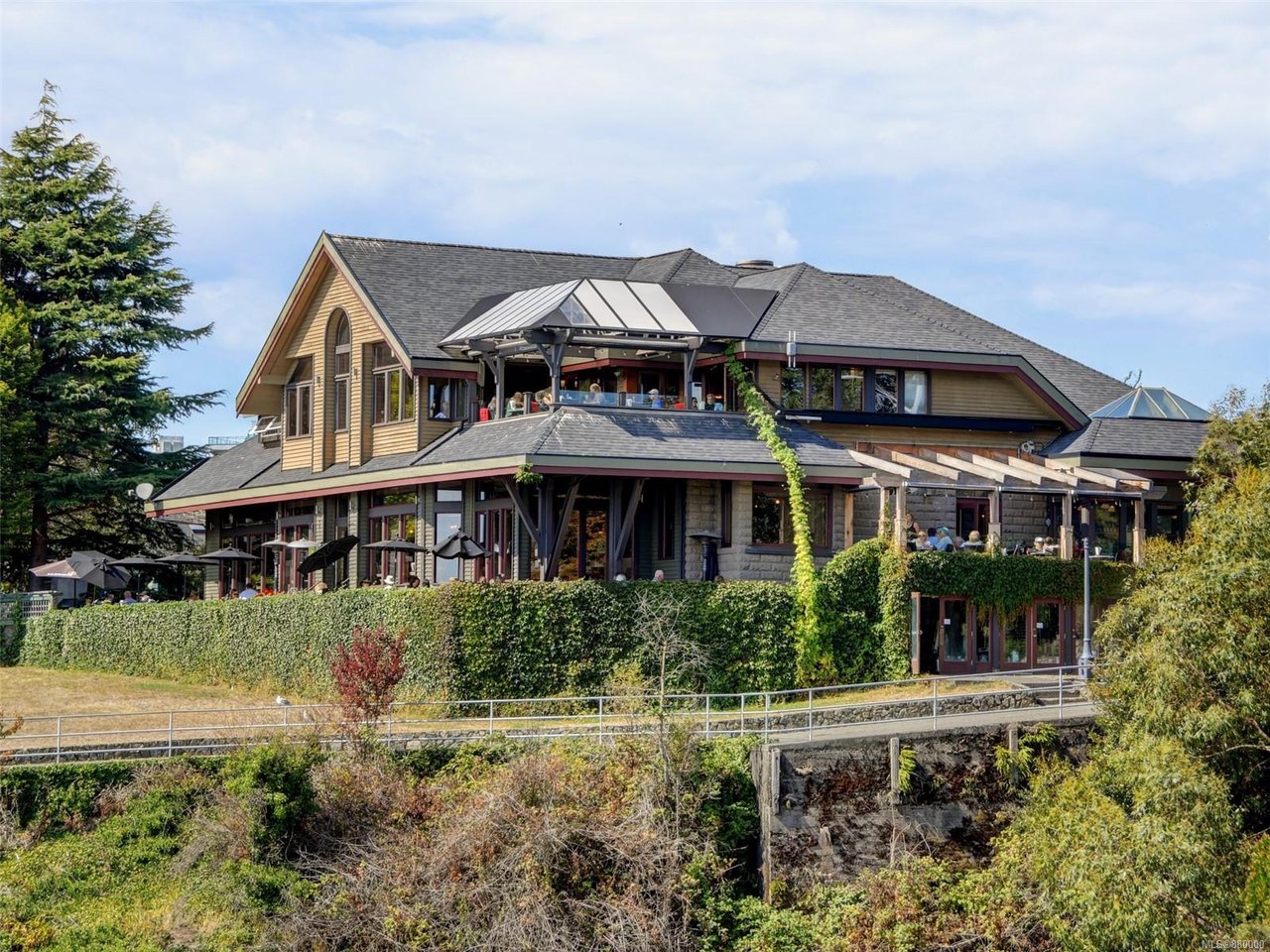 207-873 Esquimalt Rd