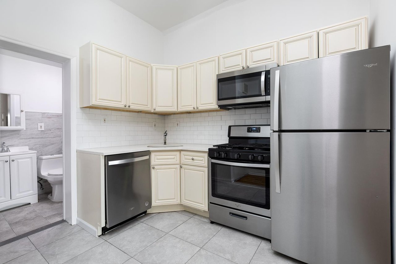 804 Macon Street, Apt 4B