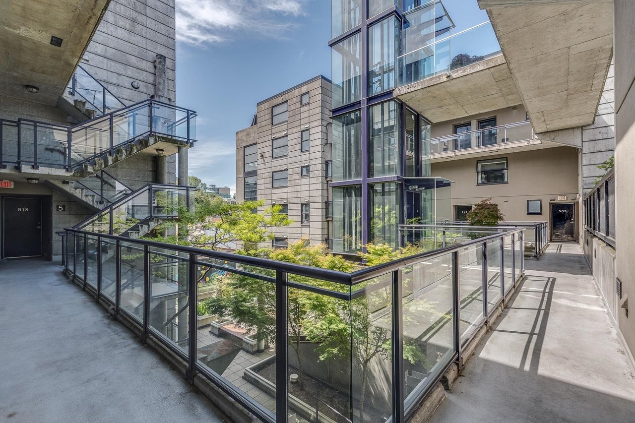 515-428 W 8th Ave