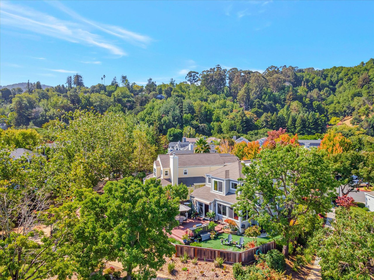 17 Crystal Creek Ct
