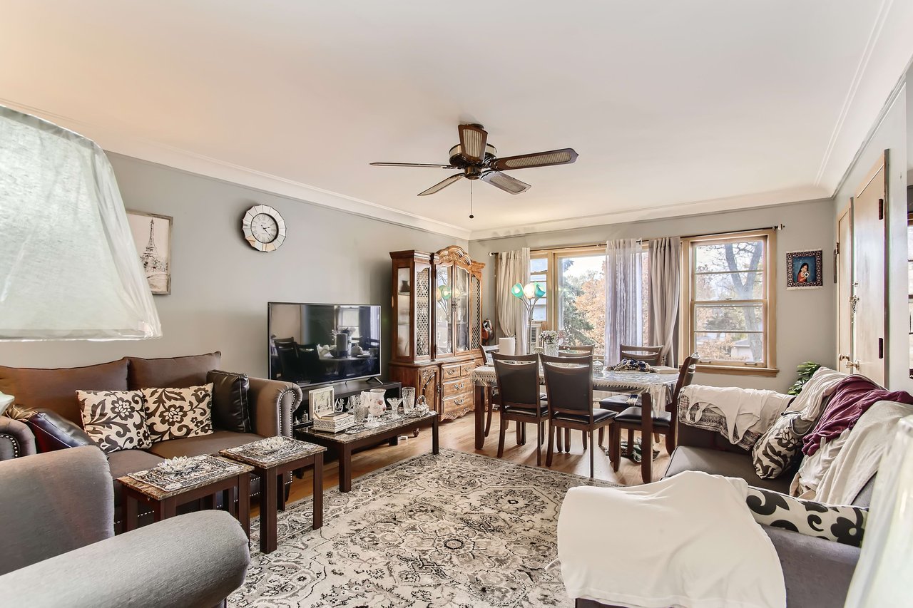 8707 N Oketo Niles, IL  60714