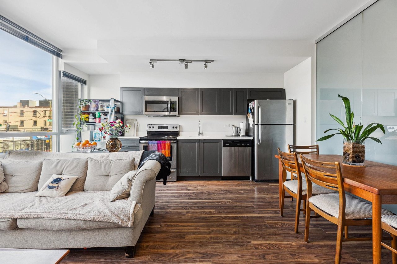 213-2511 Quebec St