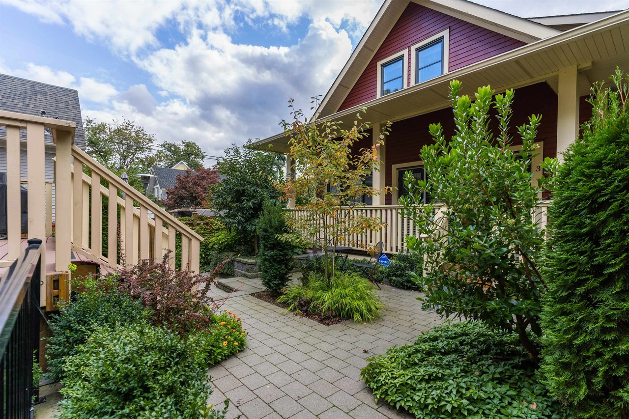 2-458 E 10th Ave