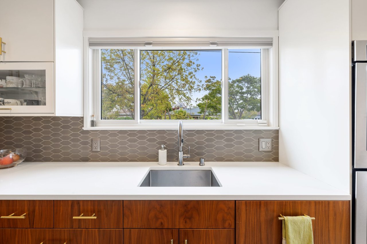COMING SOON - 46 Mohawk Ave