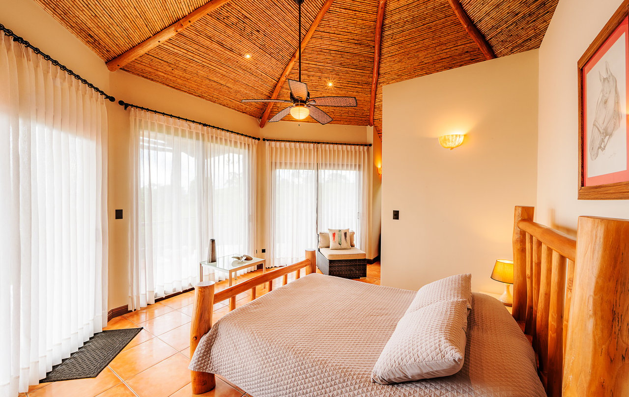 Luxury Lakefront Villa, Lake Arenal, Alajuela