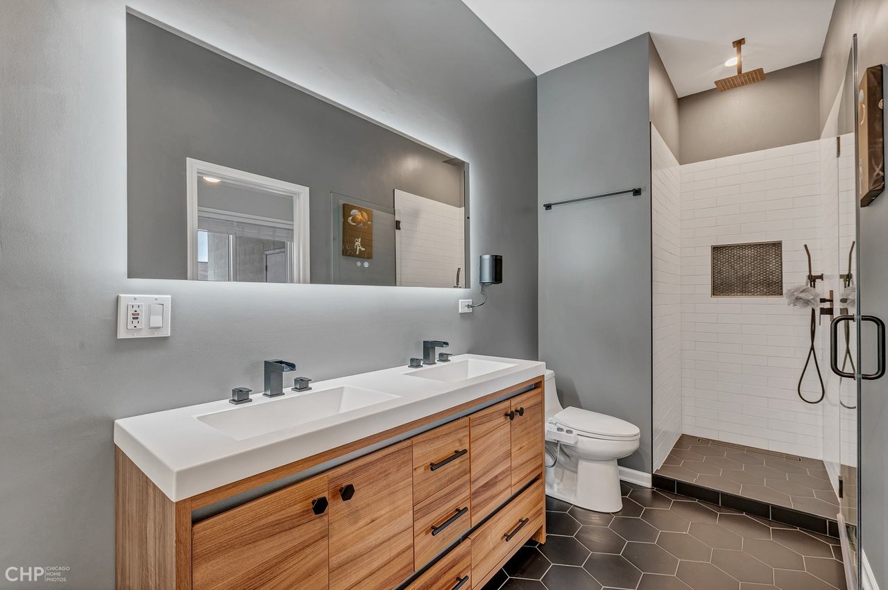 2139 N DAMEN  Avenue, Unit 3