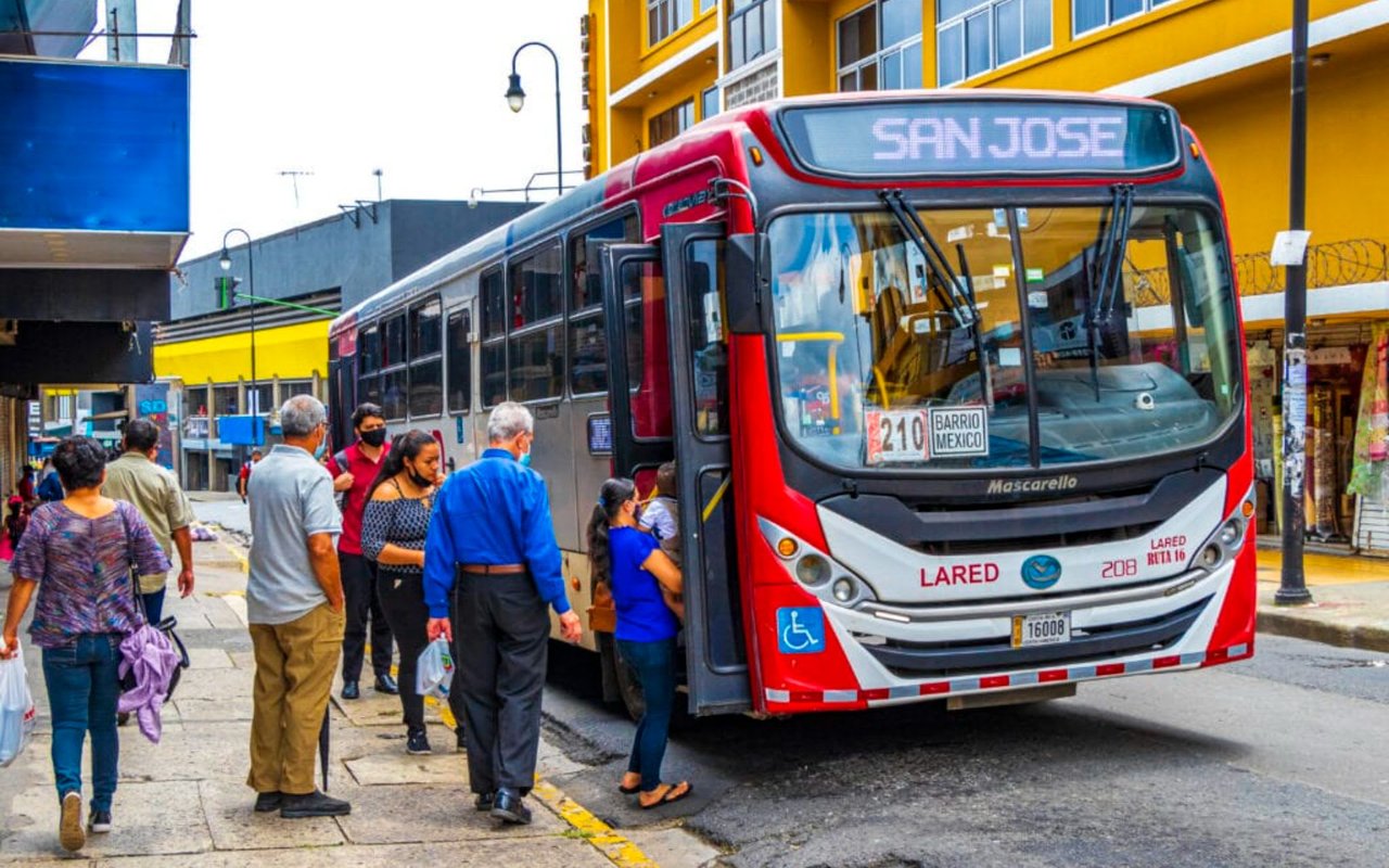 Costa Rica’s Public Transport: Taxis, Uber, Colectivos, and Buses