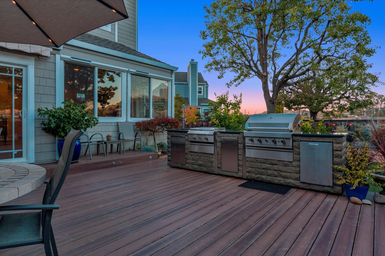 17 Crystal Creek Ct