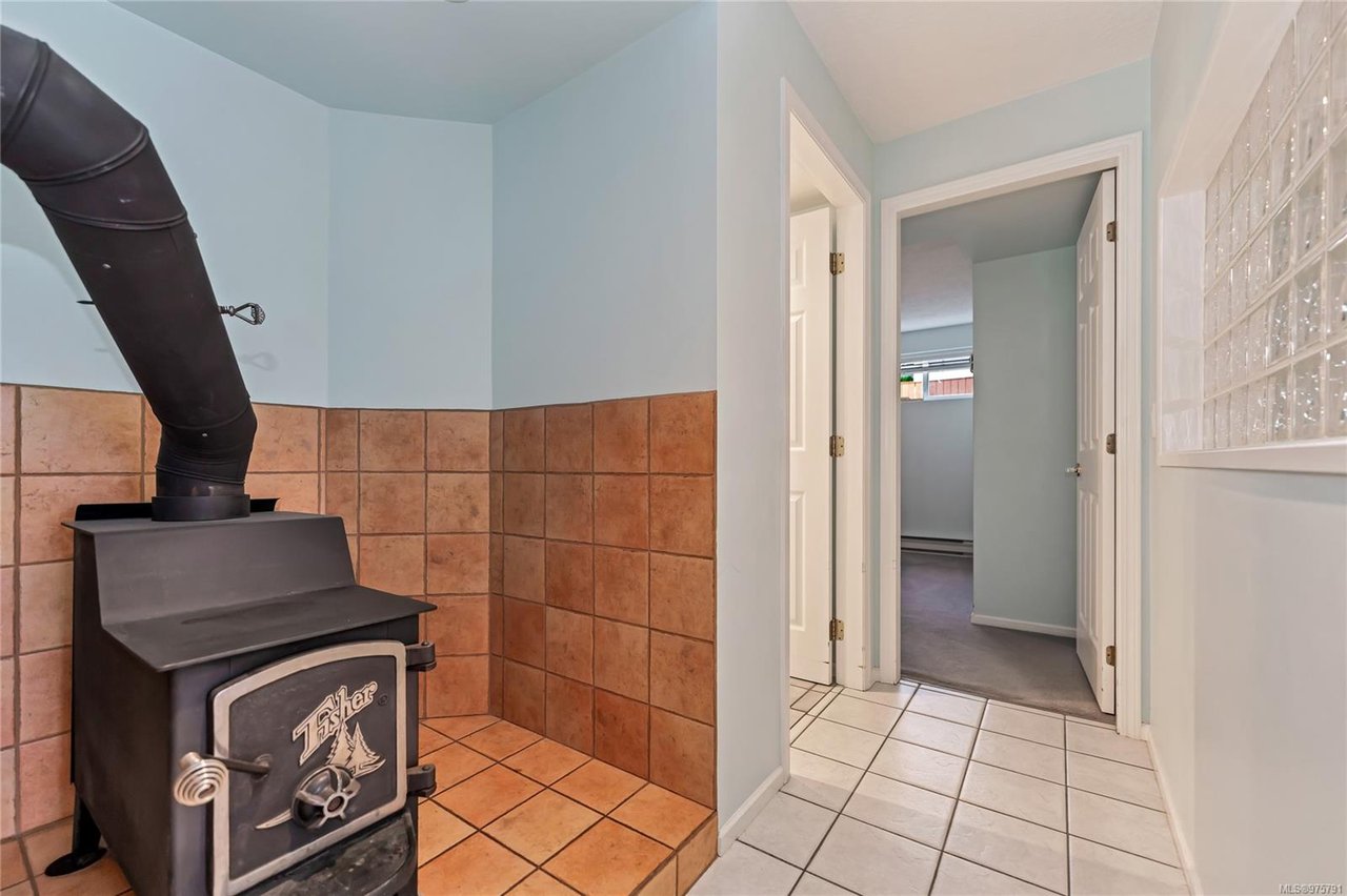 562 Baker St