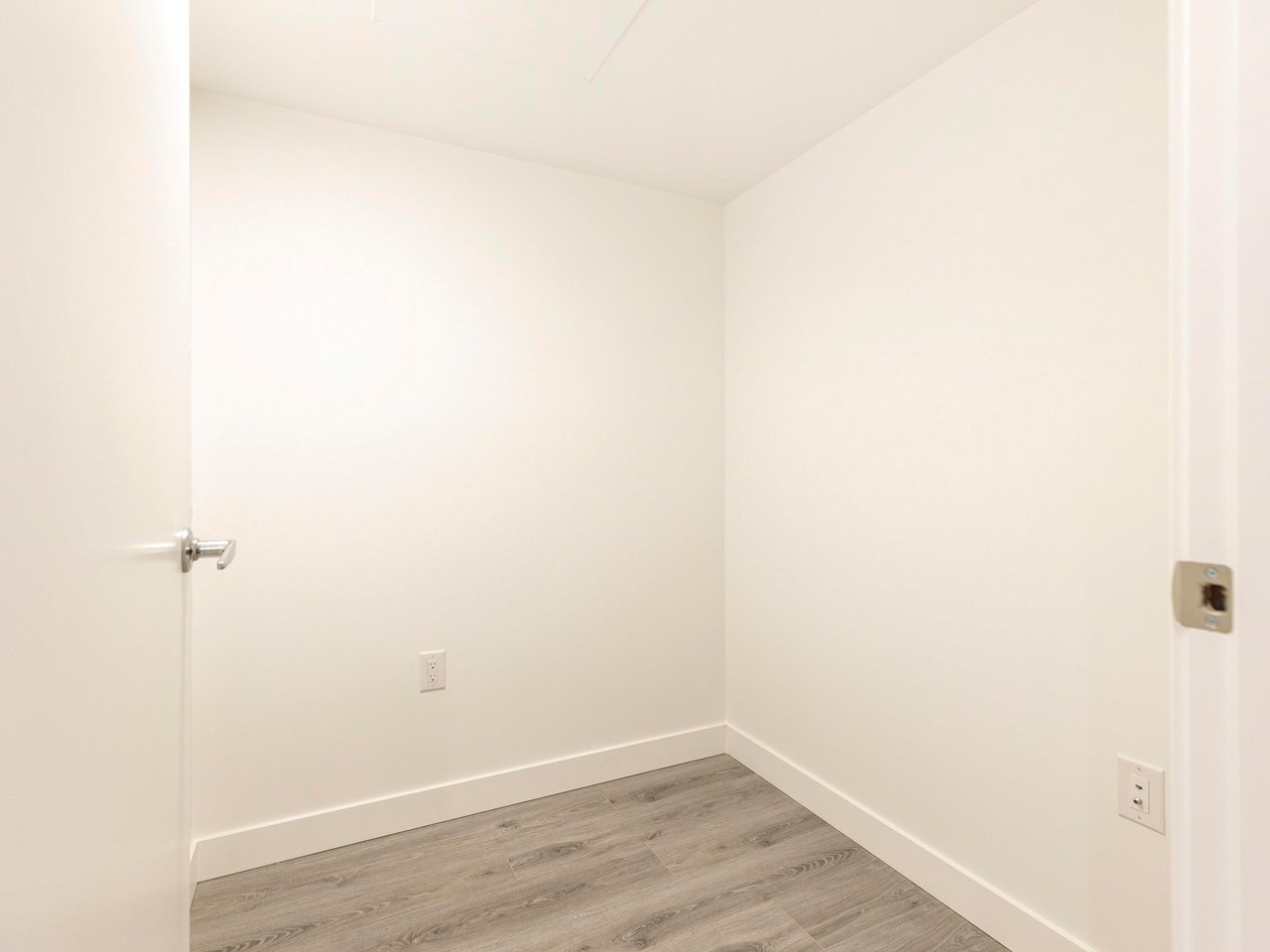 1106-8188 Fraser St