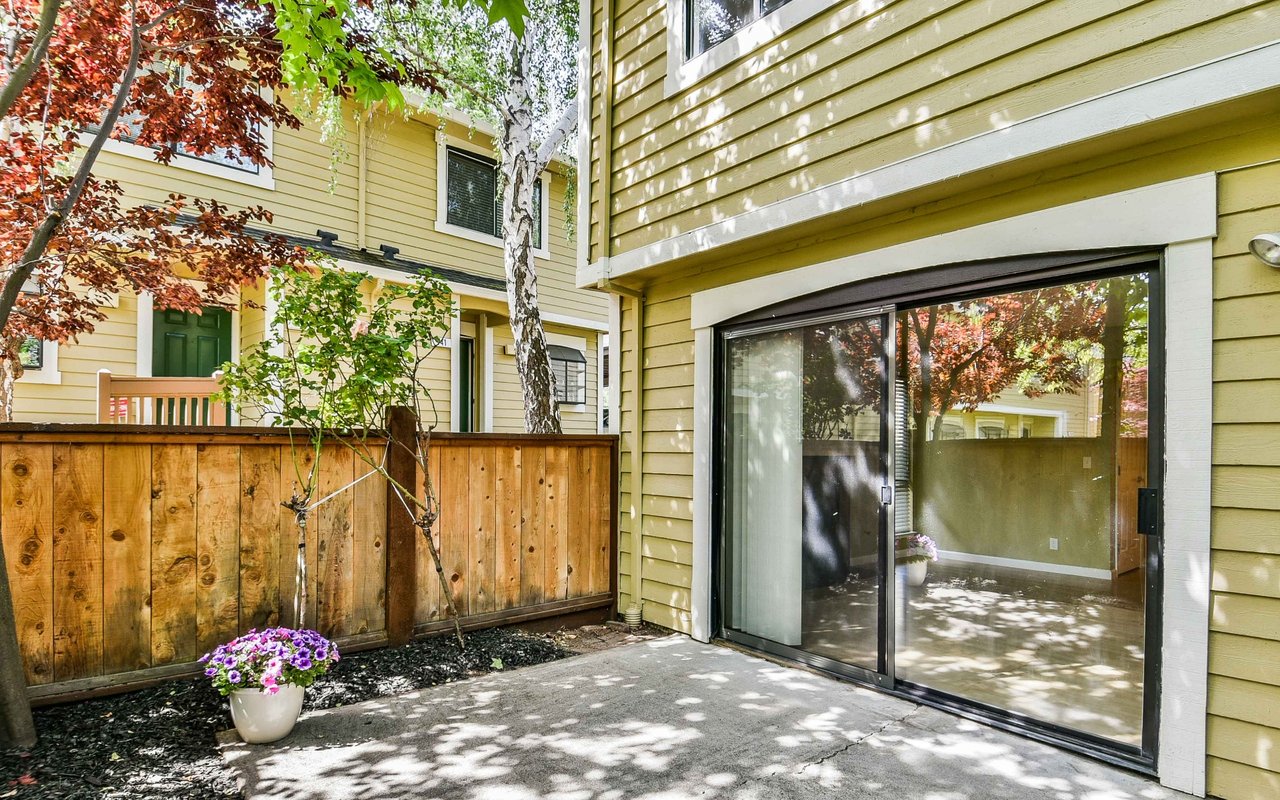 739 Center Ave