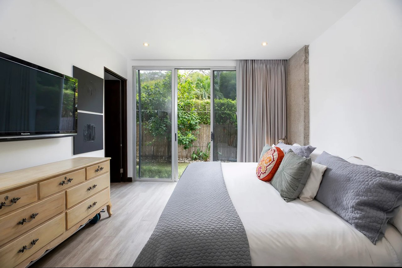 Private Garden Level Residence, Santa Ana, San Jose